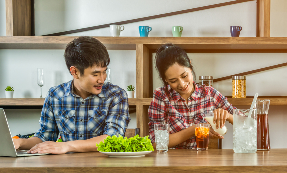 Couple in Kitchen Pouring Iced Tea | Protecting your Finances with Insurance